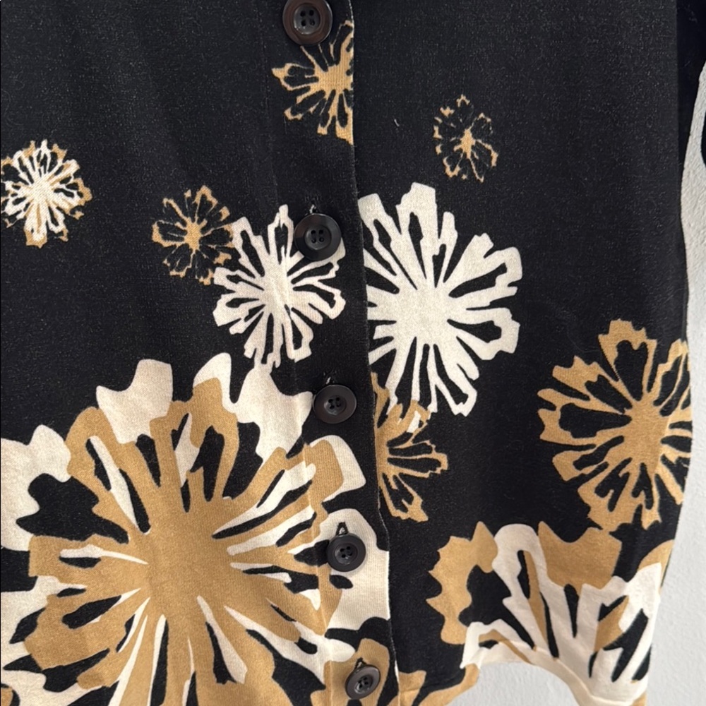 Designers Originals Black and White Buttoned Graphic Cardigan - Picture 4 of 6